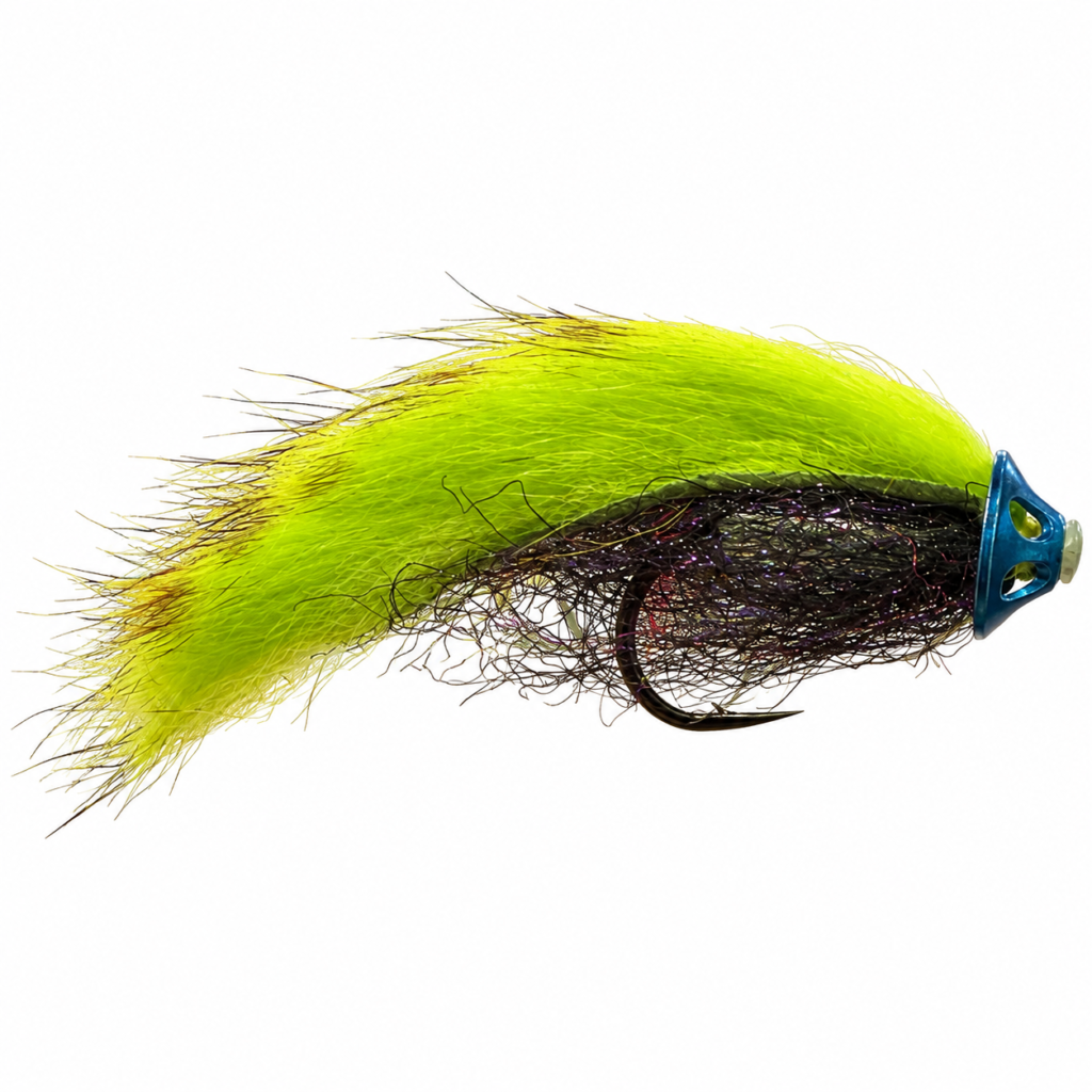 Mosca Blue Magic Chartreuse sobre fondo blanco